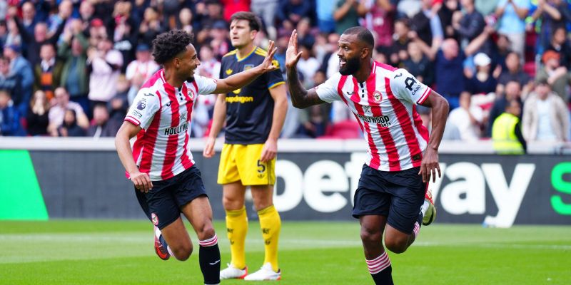 Manchester United vs Brentford đều đang chơi tốt